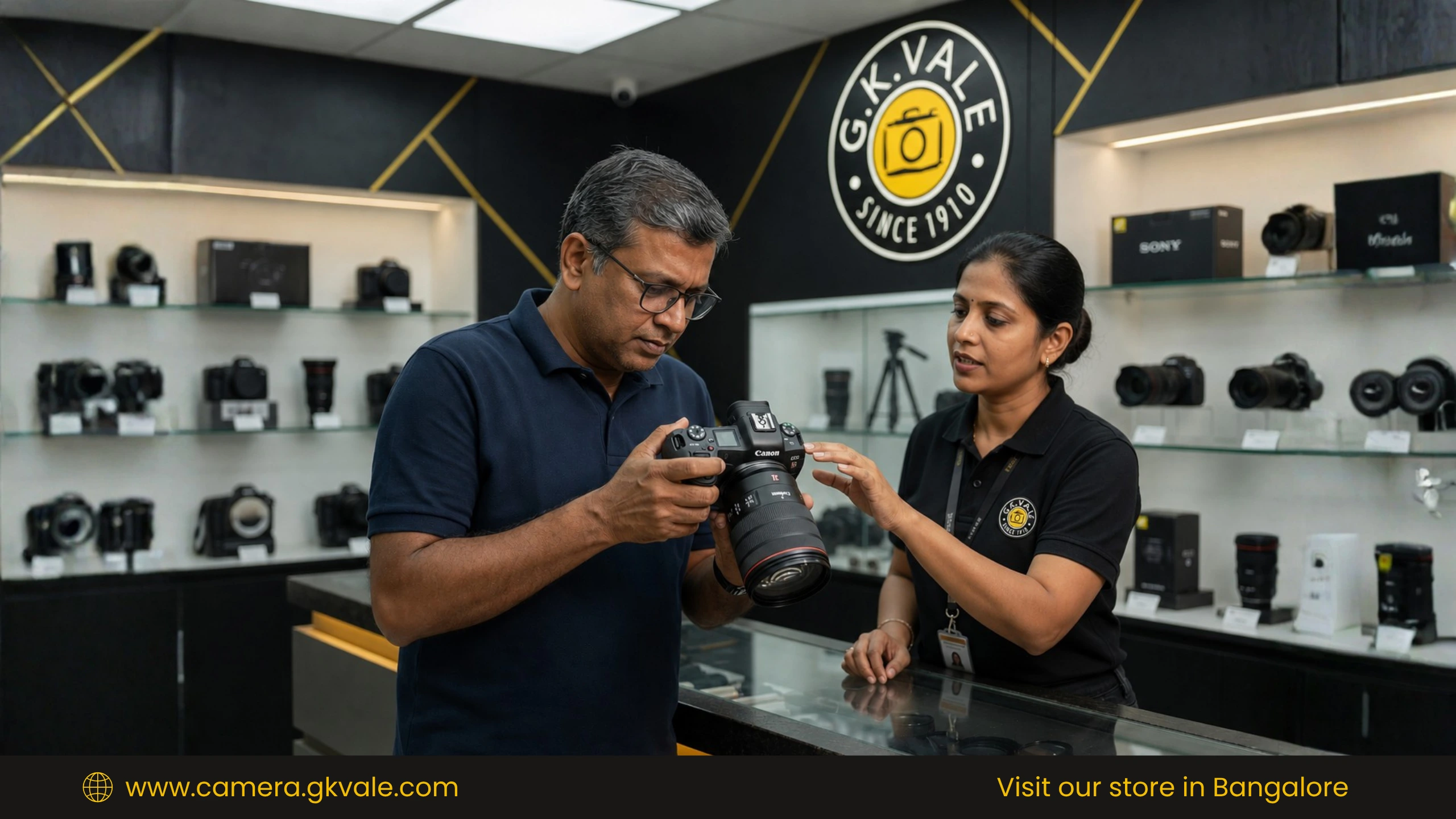 GK Vale camera expert helping a customer choose between DSLR and mirrorless